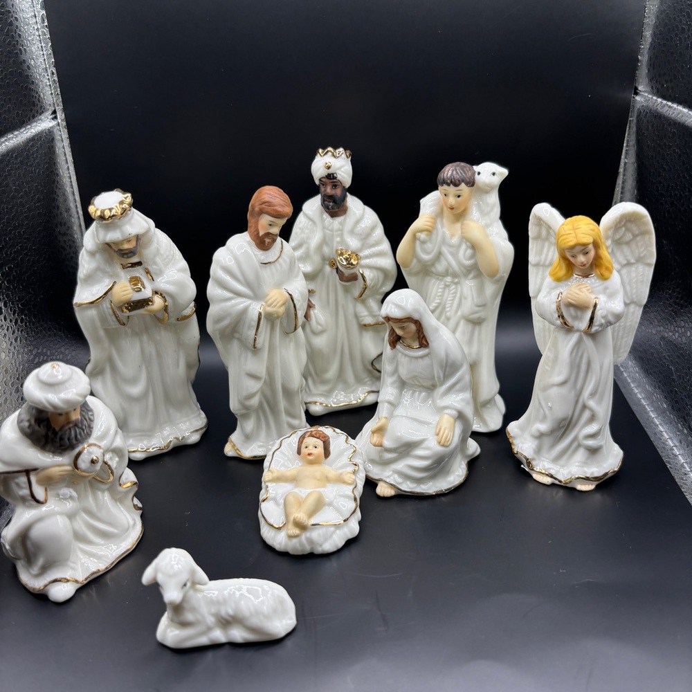 Galleria Fine Porcelain Nativity  9 Pc Set Figurine - Picture 3 of 13